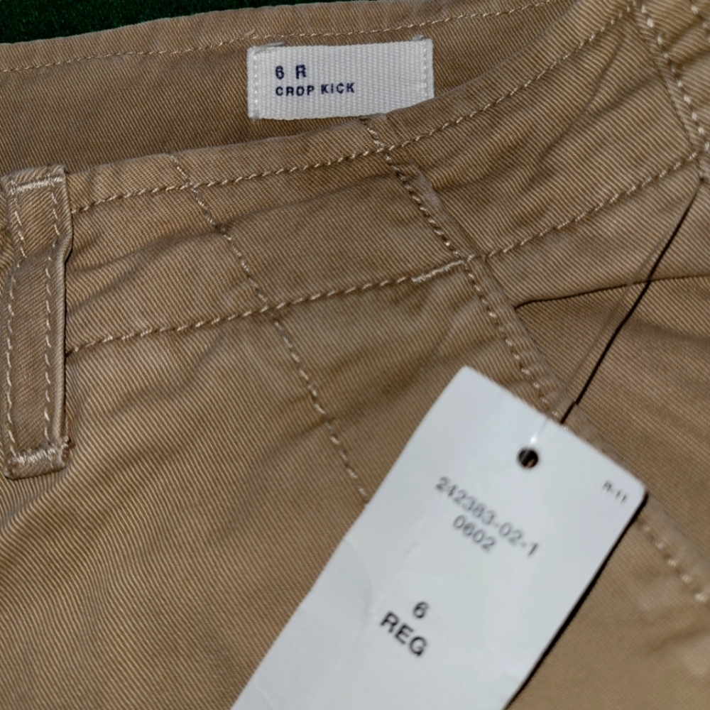 Gap khaki crop kick pants